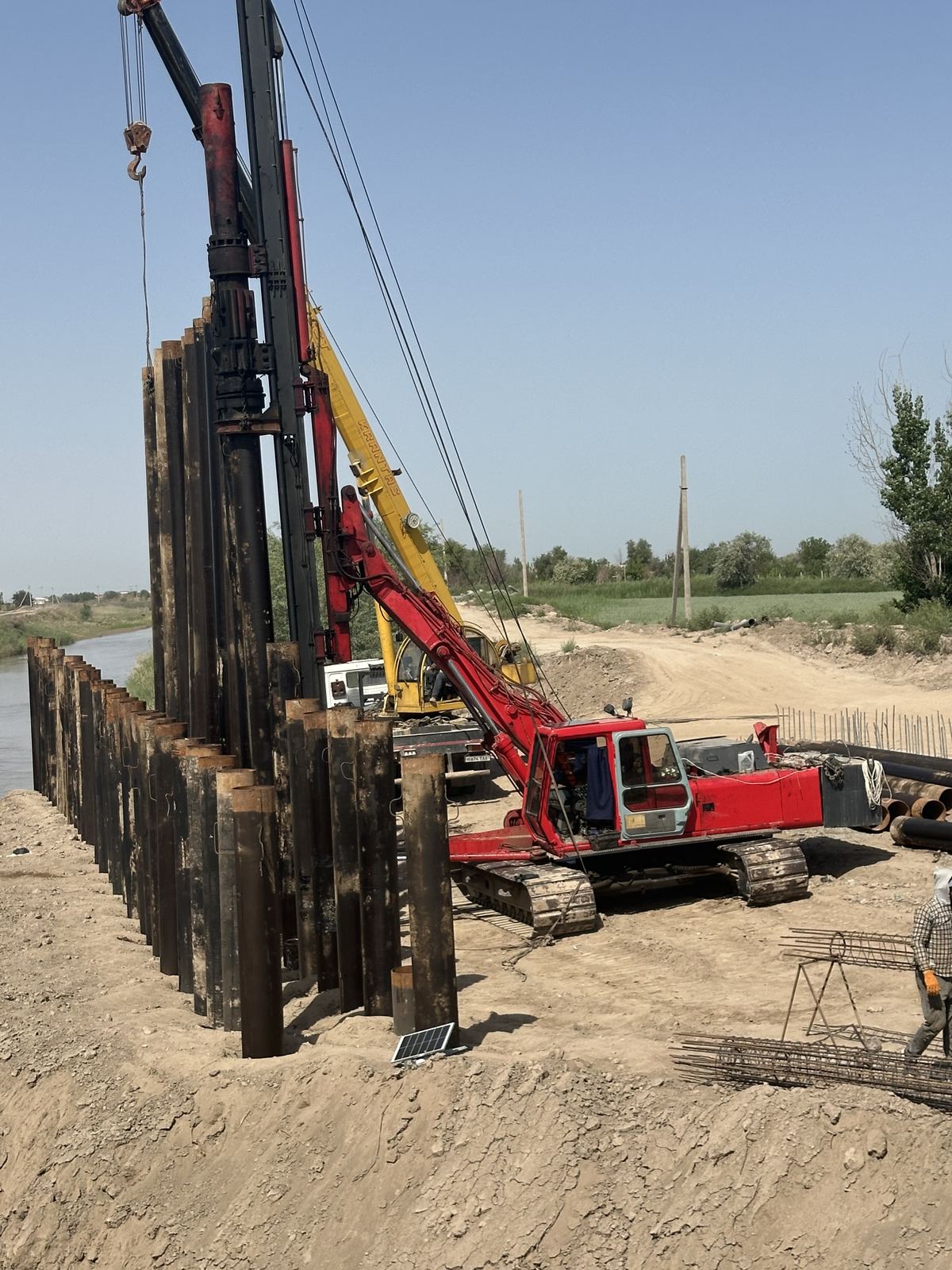 Crane driving sheet piles
