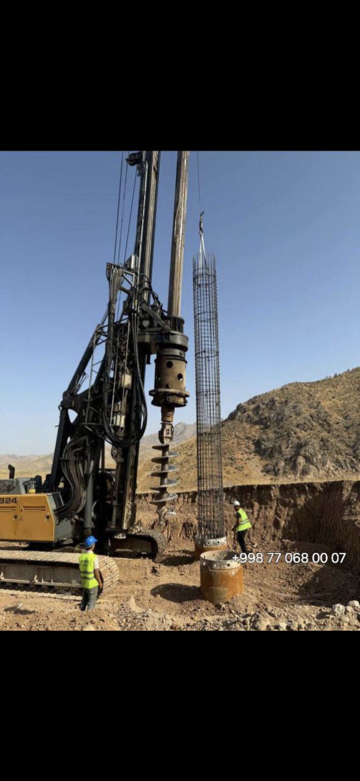 Auger rig lowering rebar cage