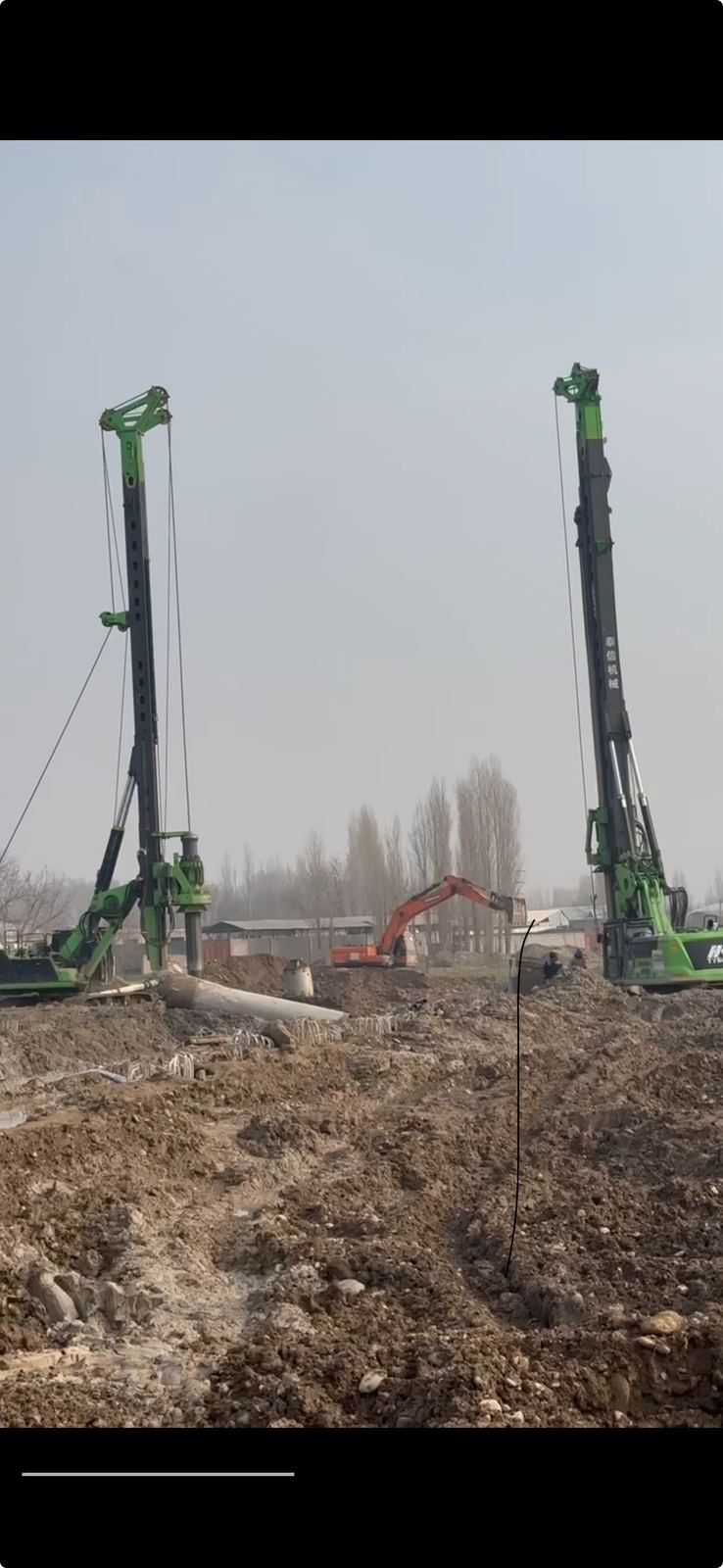 Two rigs working side by side